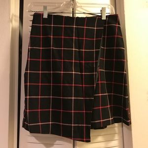 Asymmetrical plaid black skirt